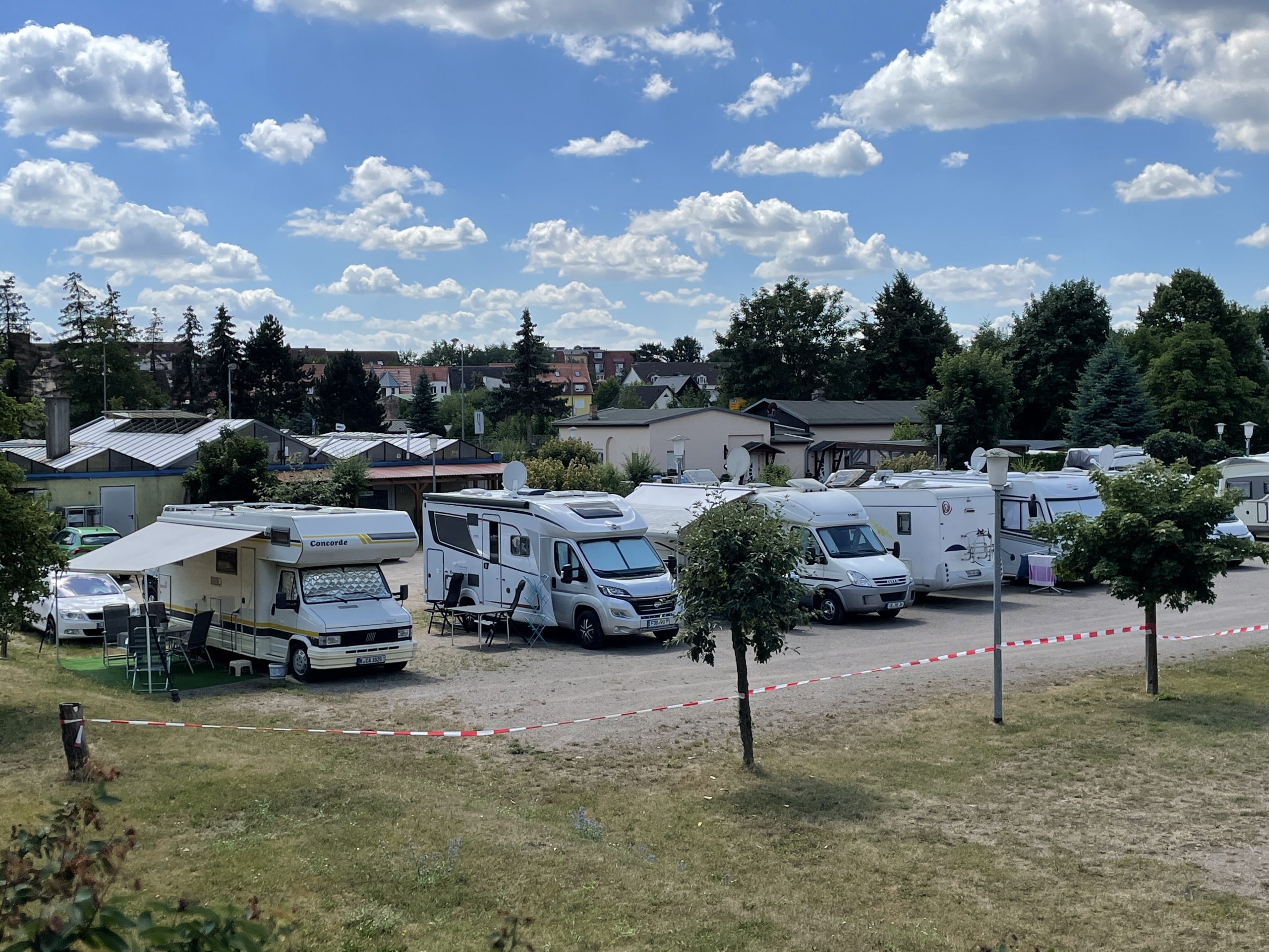 Stellplatz Blumen und Parken